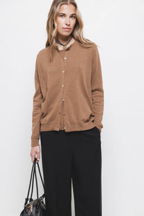 Cardigan in maglia rasata con bottoni a contrasto