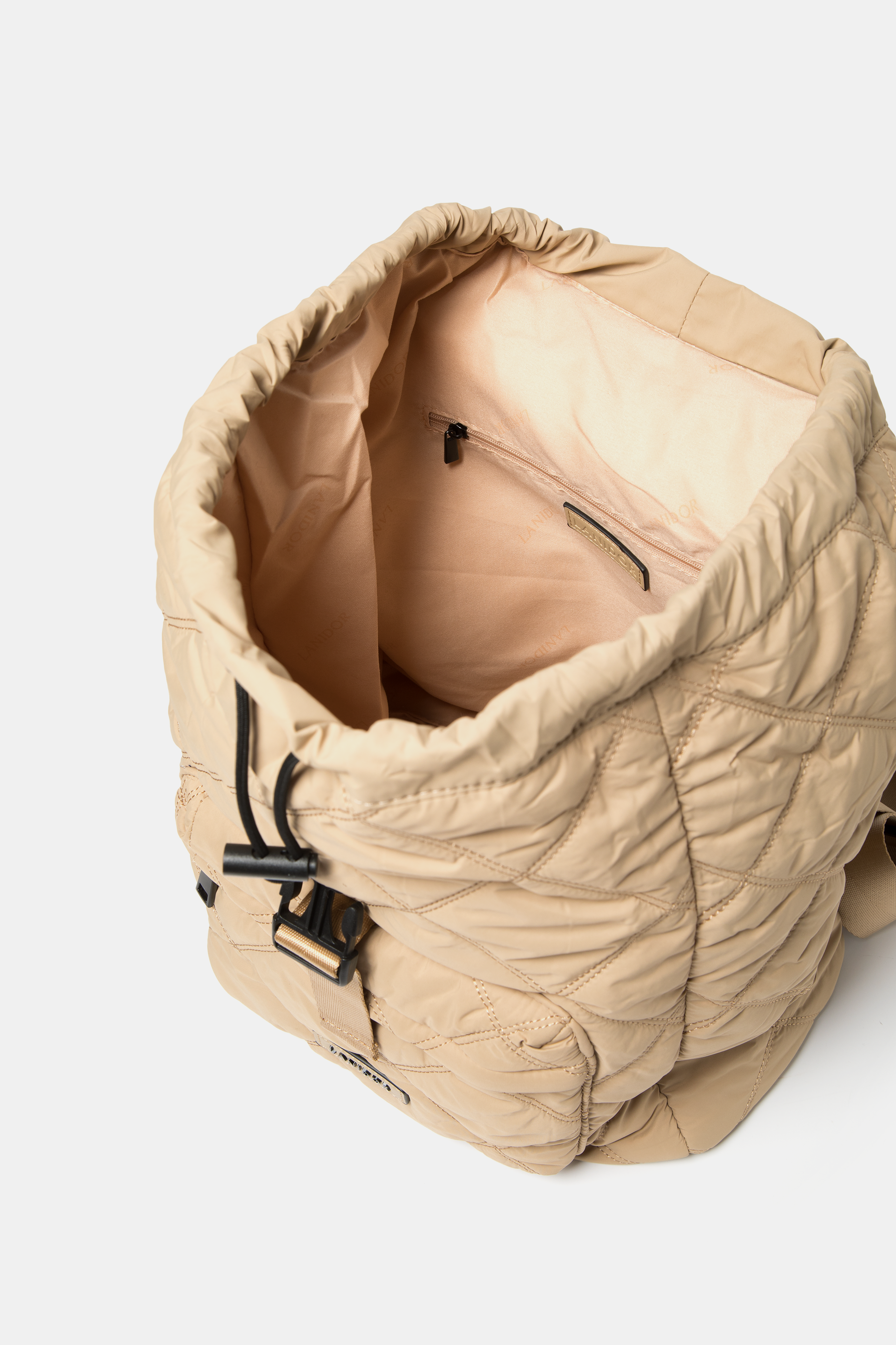 Zaino trapuntato con coulisse e patta con fibbia
