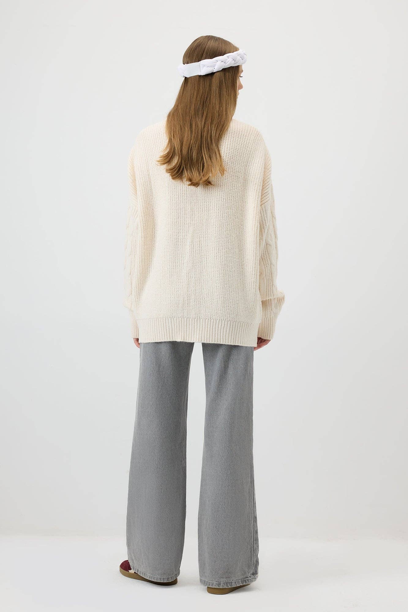 Maglione oversize a trecce in maglia ecrù