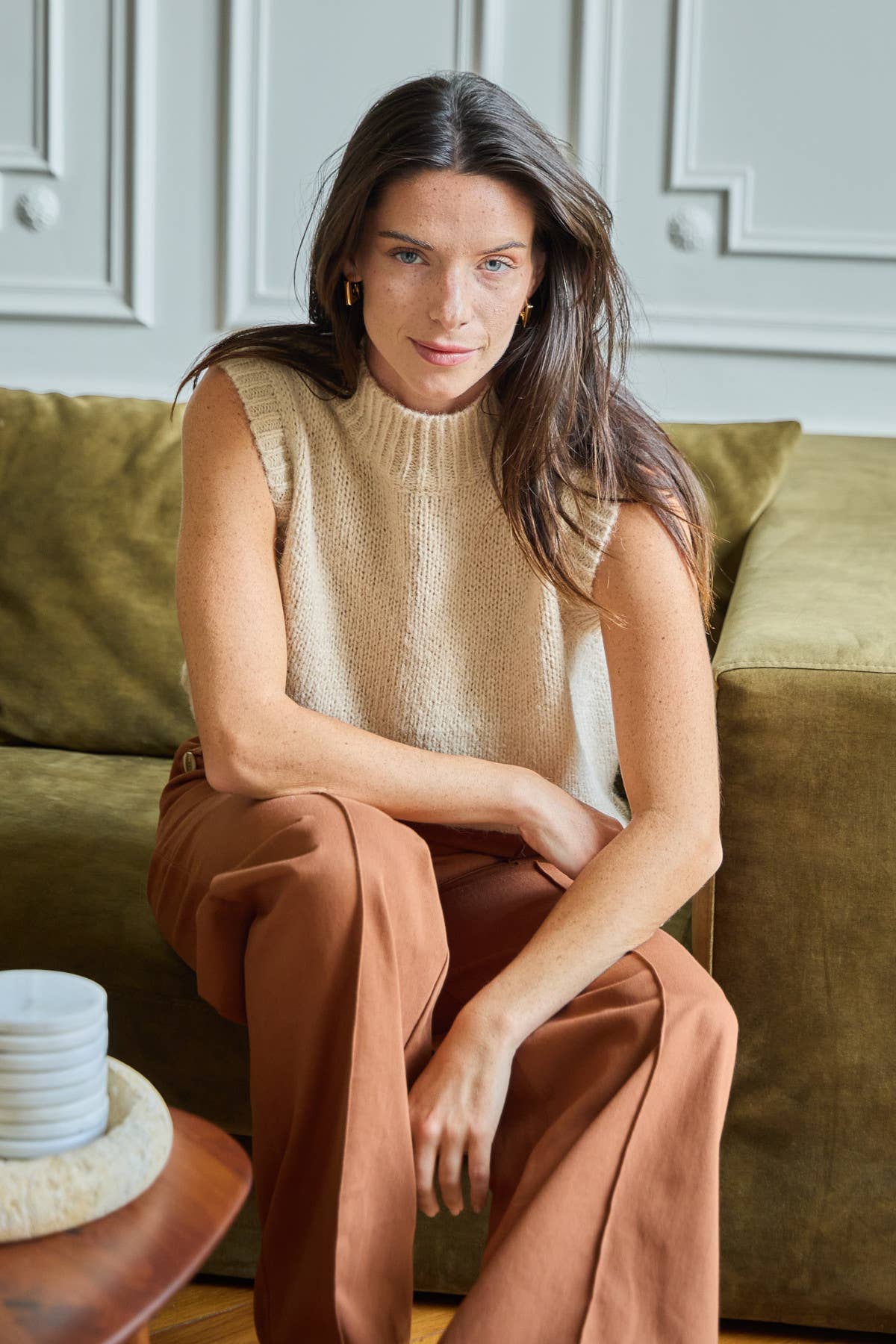 Maglione smanicato in maglia a collo alto da donna