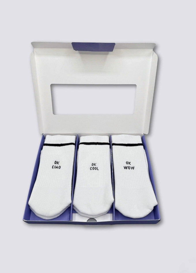Confezione regalo da 3 paia di calzini con scritte OK Ciao, OK Cool e OK Wow