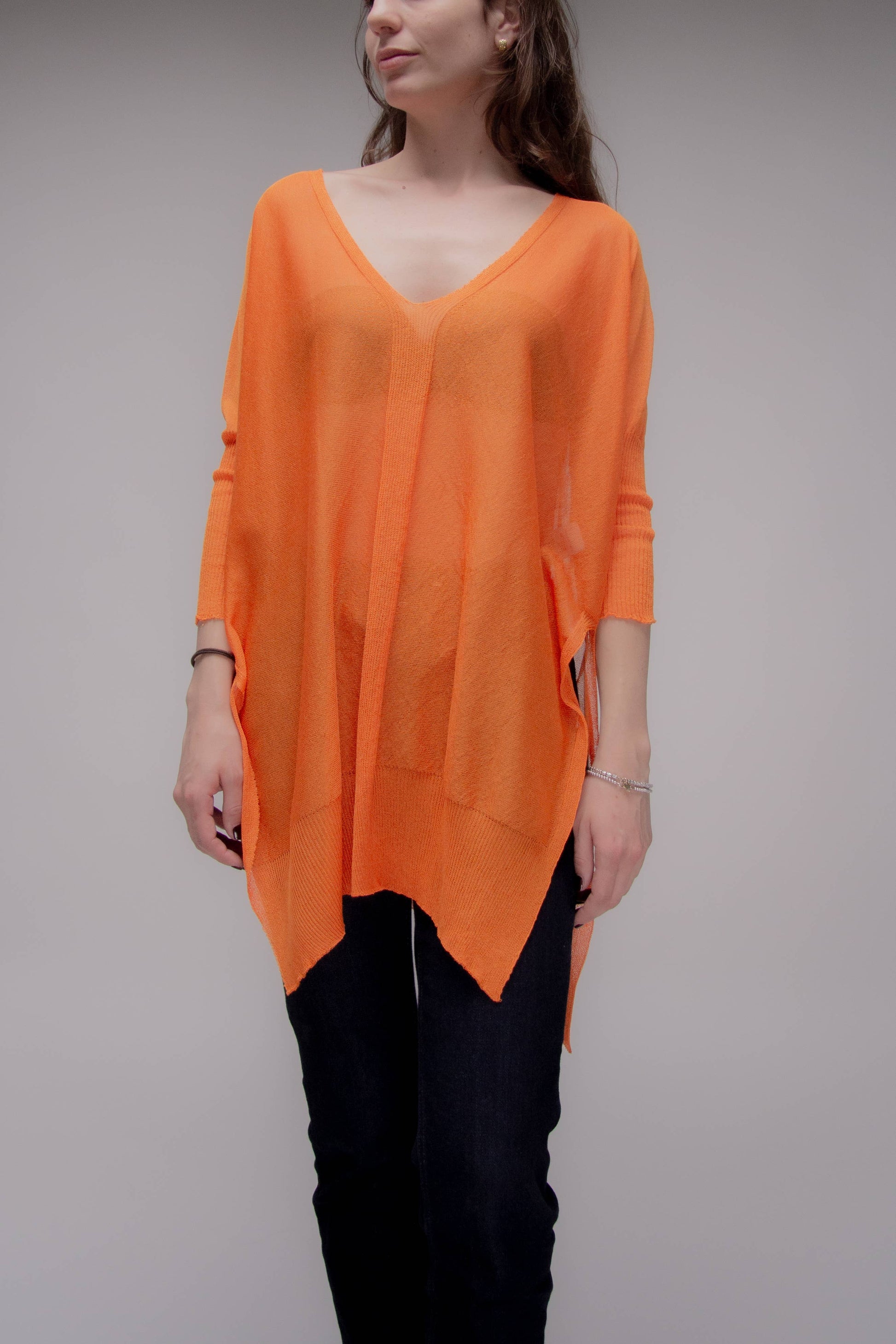Pullover oversize con scollo a V in maglia 3D