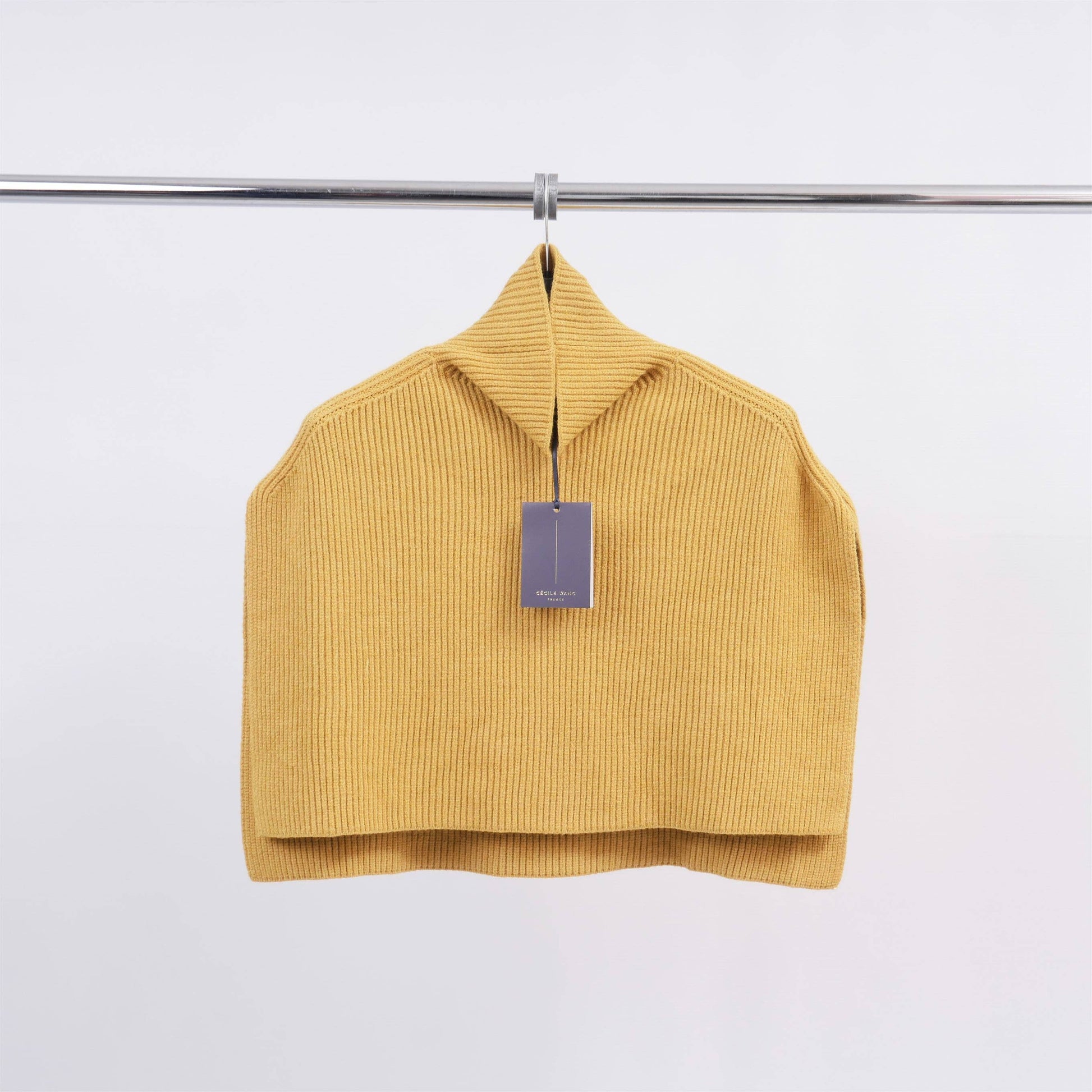 Poncho maglione in maglia a coste con collo alto