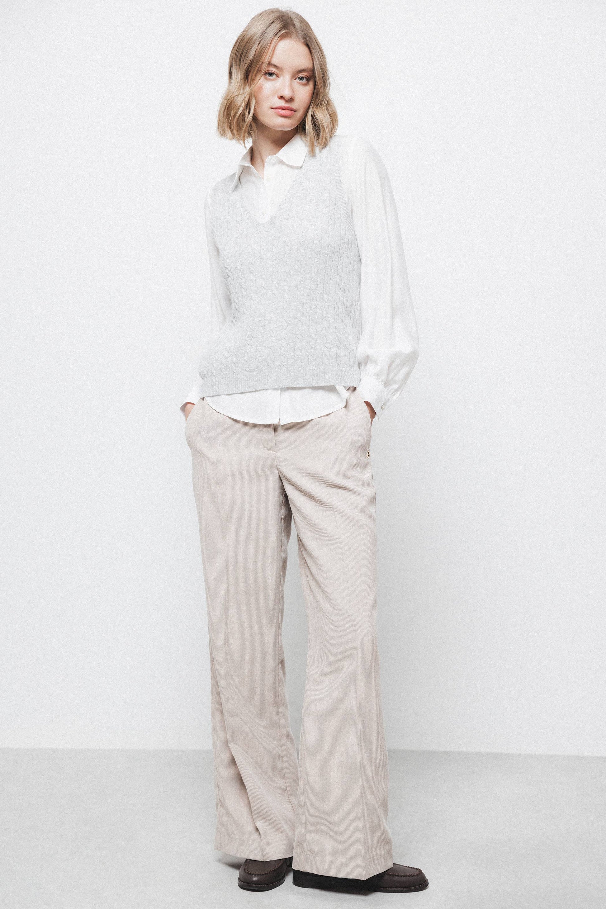 Gilet in Maglia Strutturata con Scollo a V