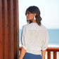 Blusa a righe con scollo a V e coulisse