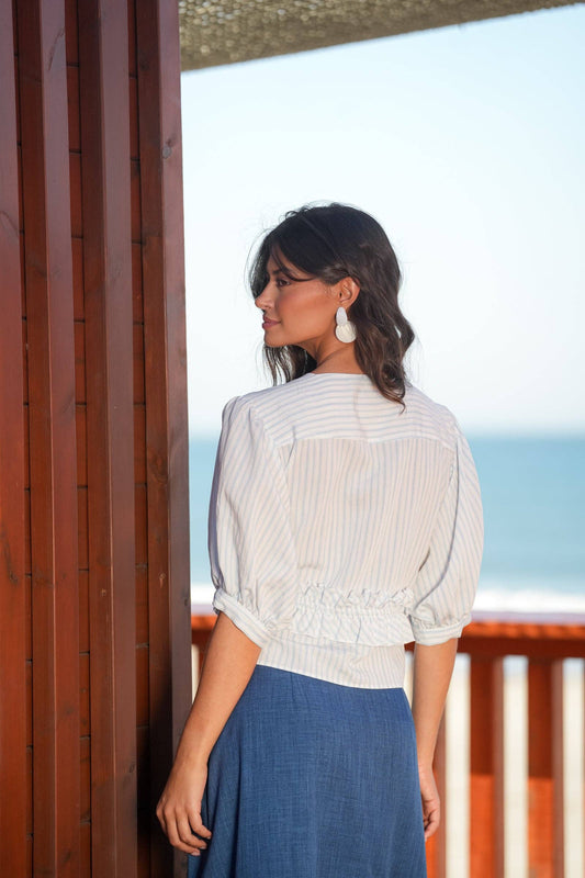 Blusa a righe con scollo a V e coulisse
