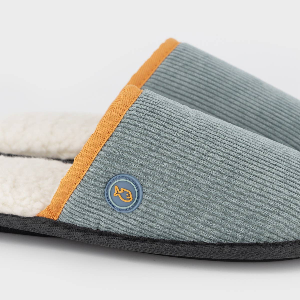 Pantofole in velluto blu con interno in sherpa