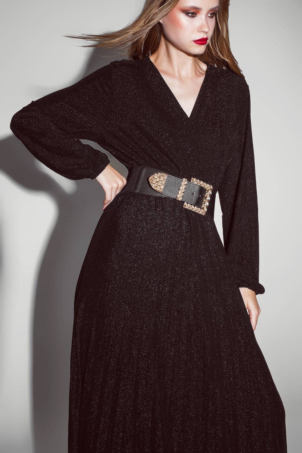 Abito lungo nero in lurex con scollo a V e cintura