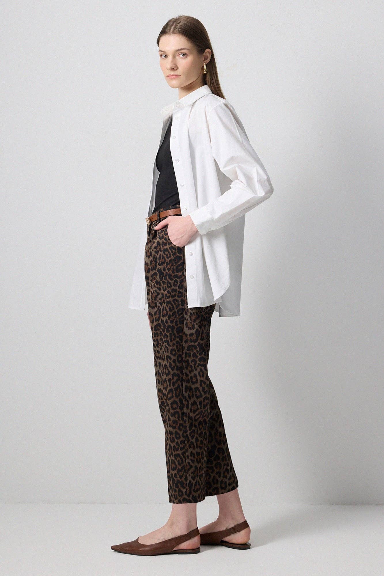 Pantaloni a carota leopardati affusolati
