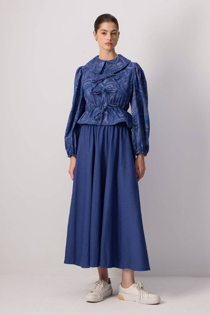Completo in denim con tunica e gonna a fantasia