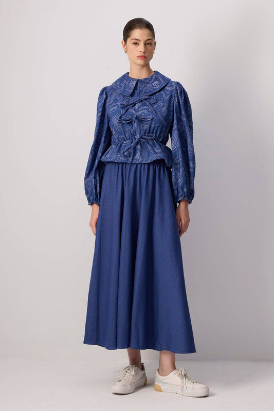 Completo in denim con tunica e gonna a fantasia