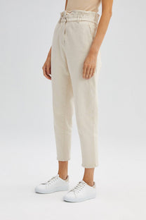 Pantaloni in denim carrot fit crema