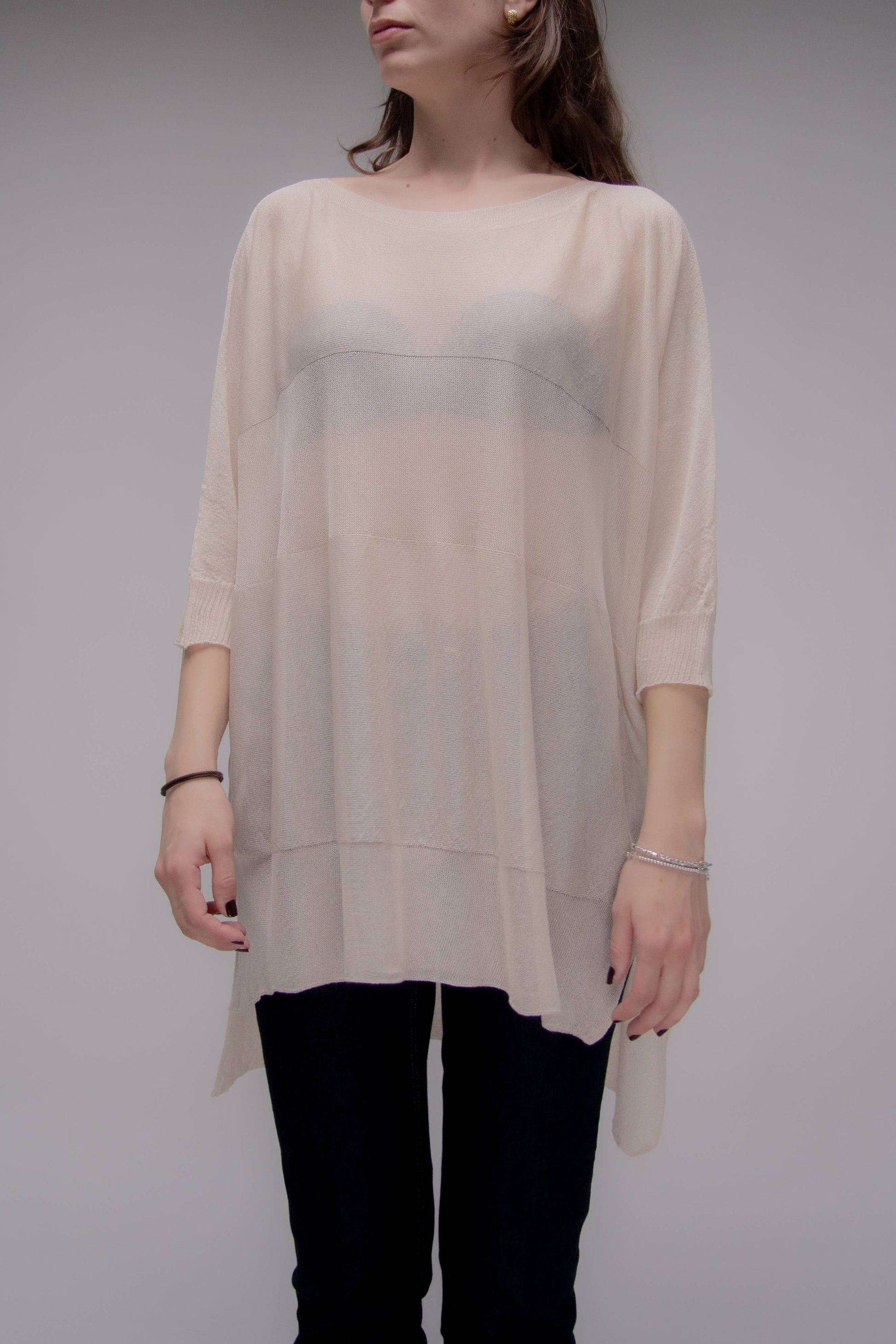 Pullover oversize con scollo a barca in maglia leggera