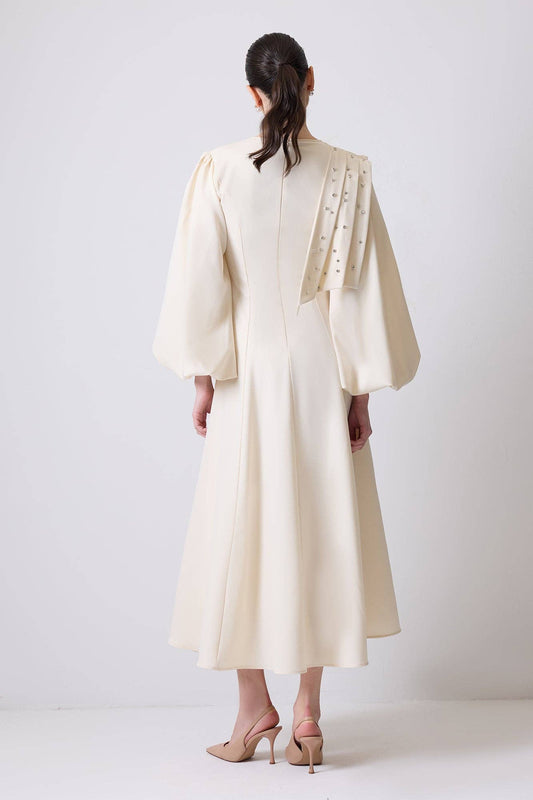 Abito midi pietra con maniche a palloncino e spalla gioiello