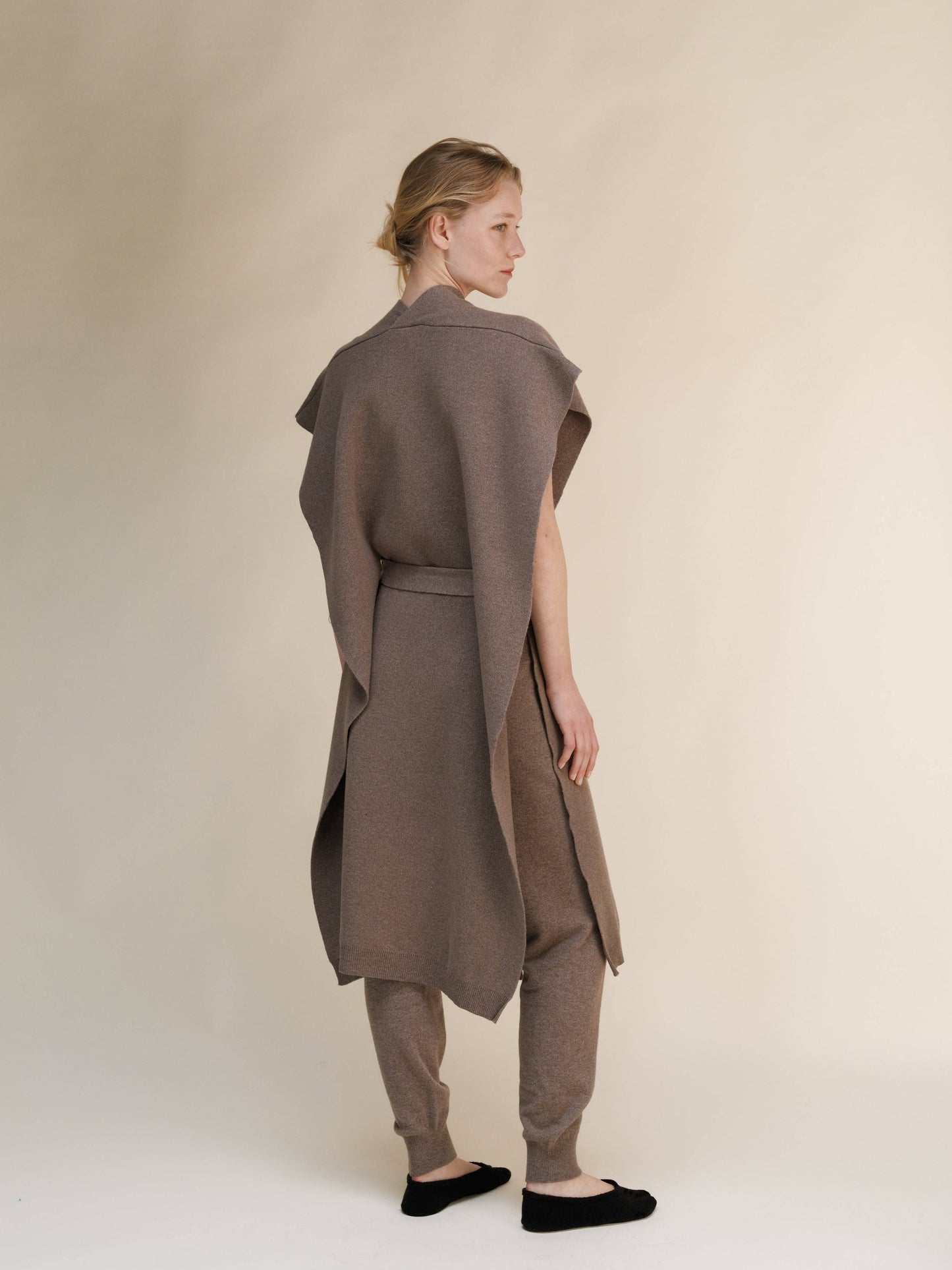 Cardigan mantella senza maniche in misto cashmere