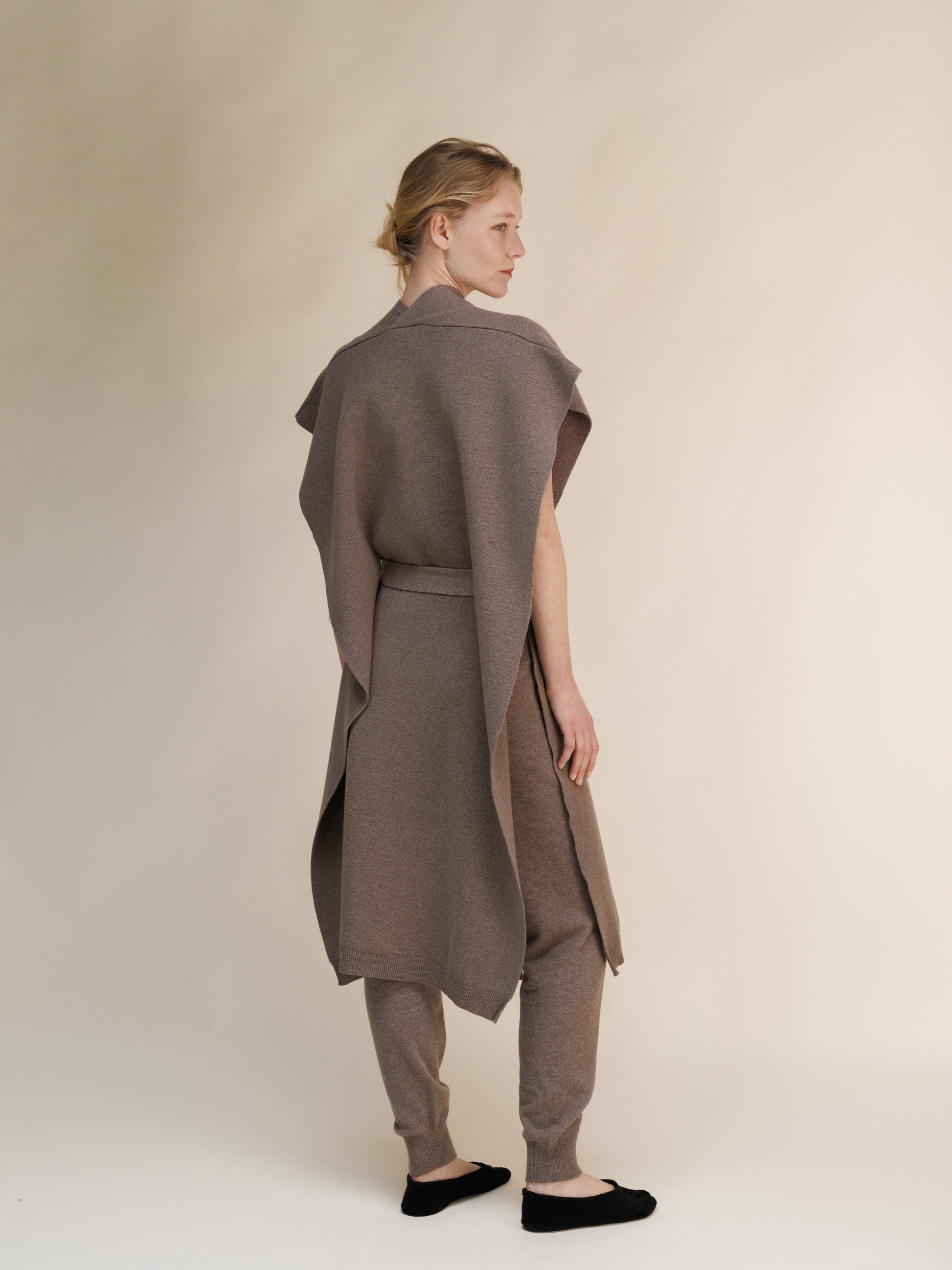 Cardigan mantella senza maniche in misto cashmere