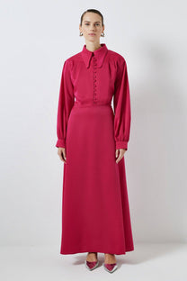 Abito lungo in raso con bottoni e colletto
