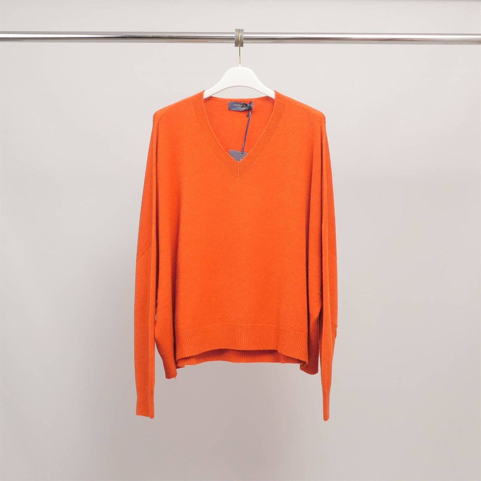 Maglione oversize con scollo a V in maglia morbida