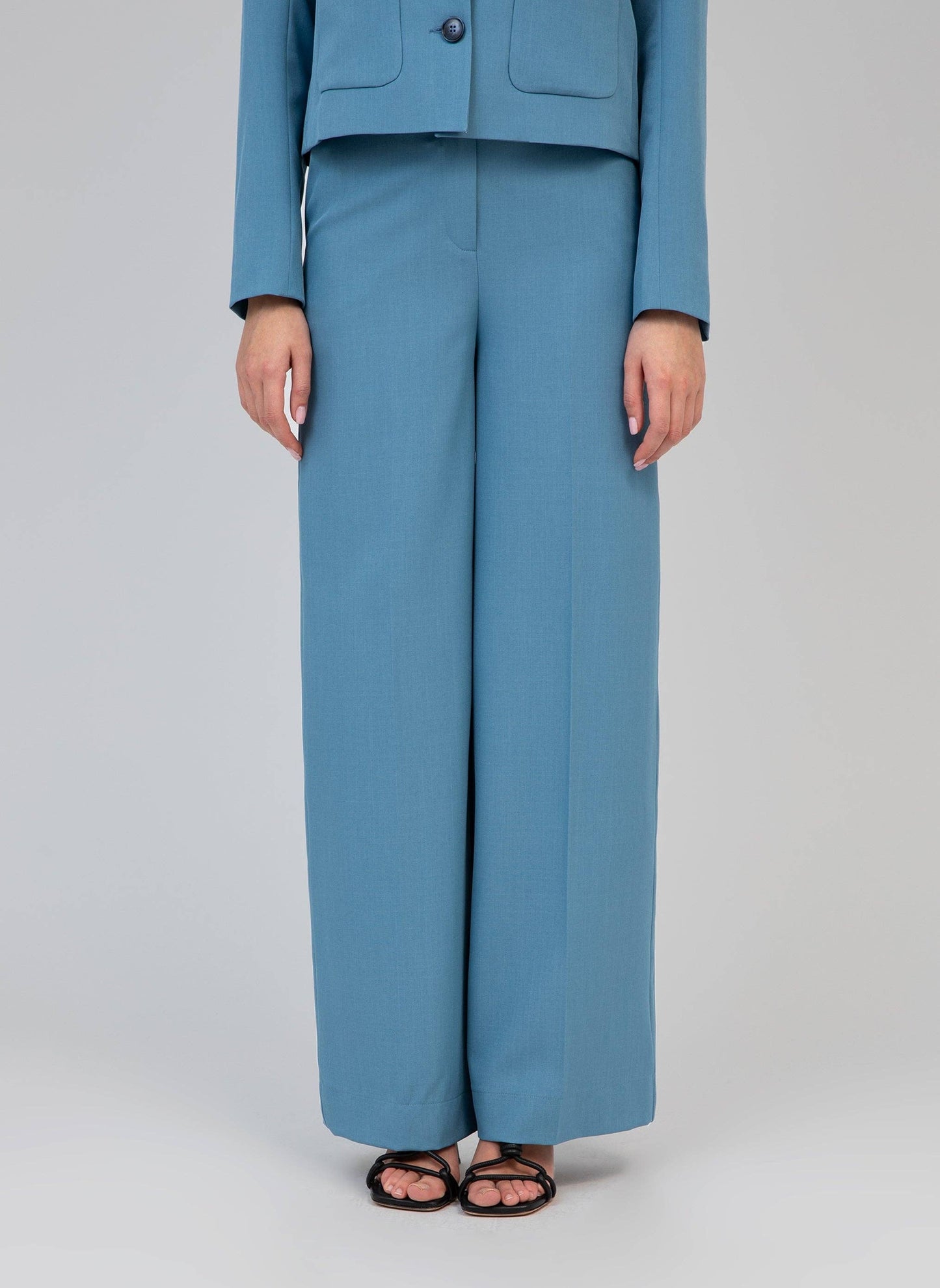 Pantaloni a vita alta svasati in tessuto morbido color sky