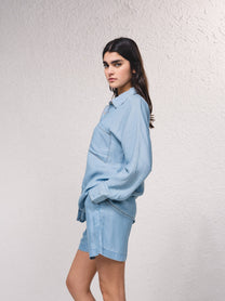 Camicetta in tencel con tasche e bottoni
