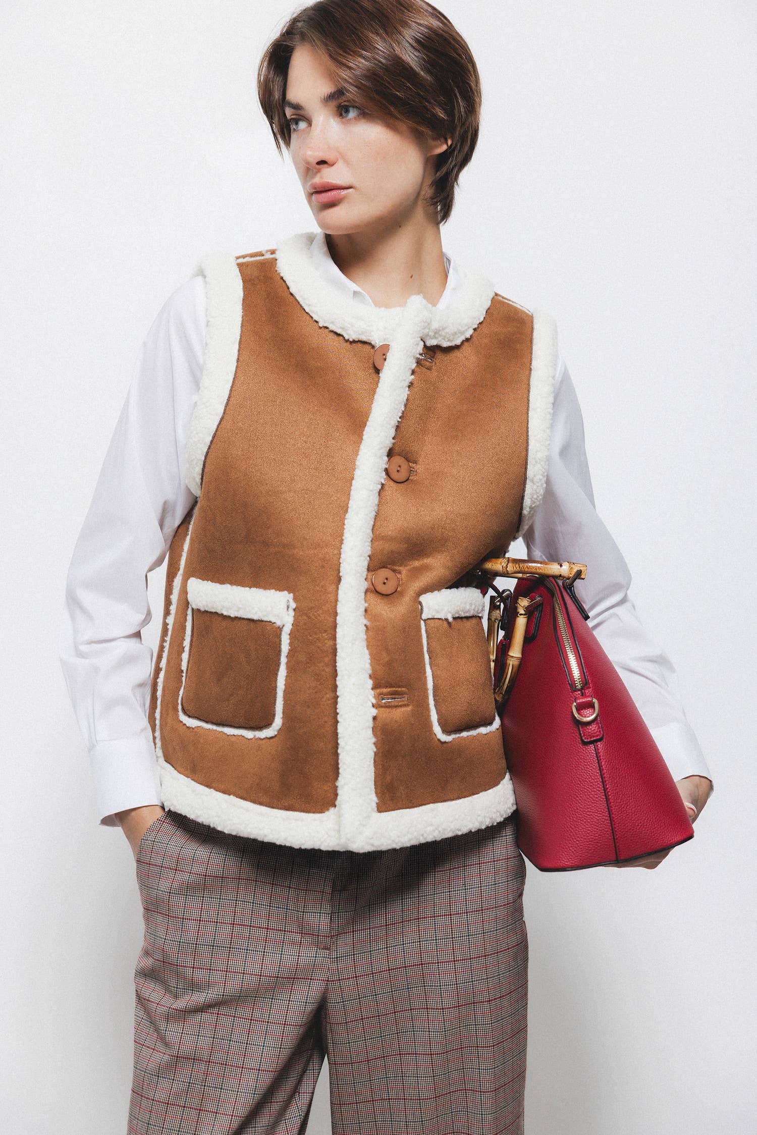 Gilet effetto camoscio con interno in eco-pelliccia