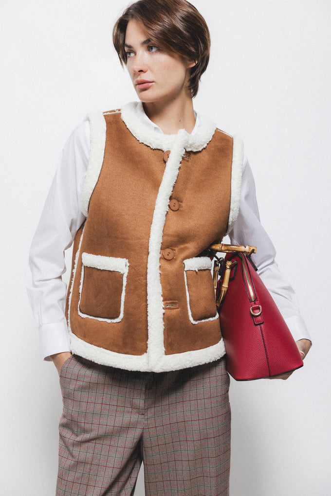 Gilet effetto camoscio con interno in eco-pelliccia