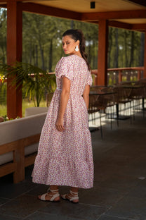 Abito midi floreale con scollo a V