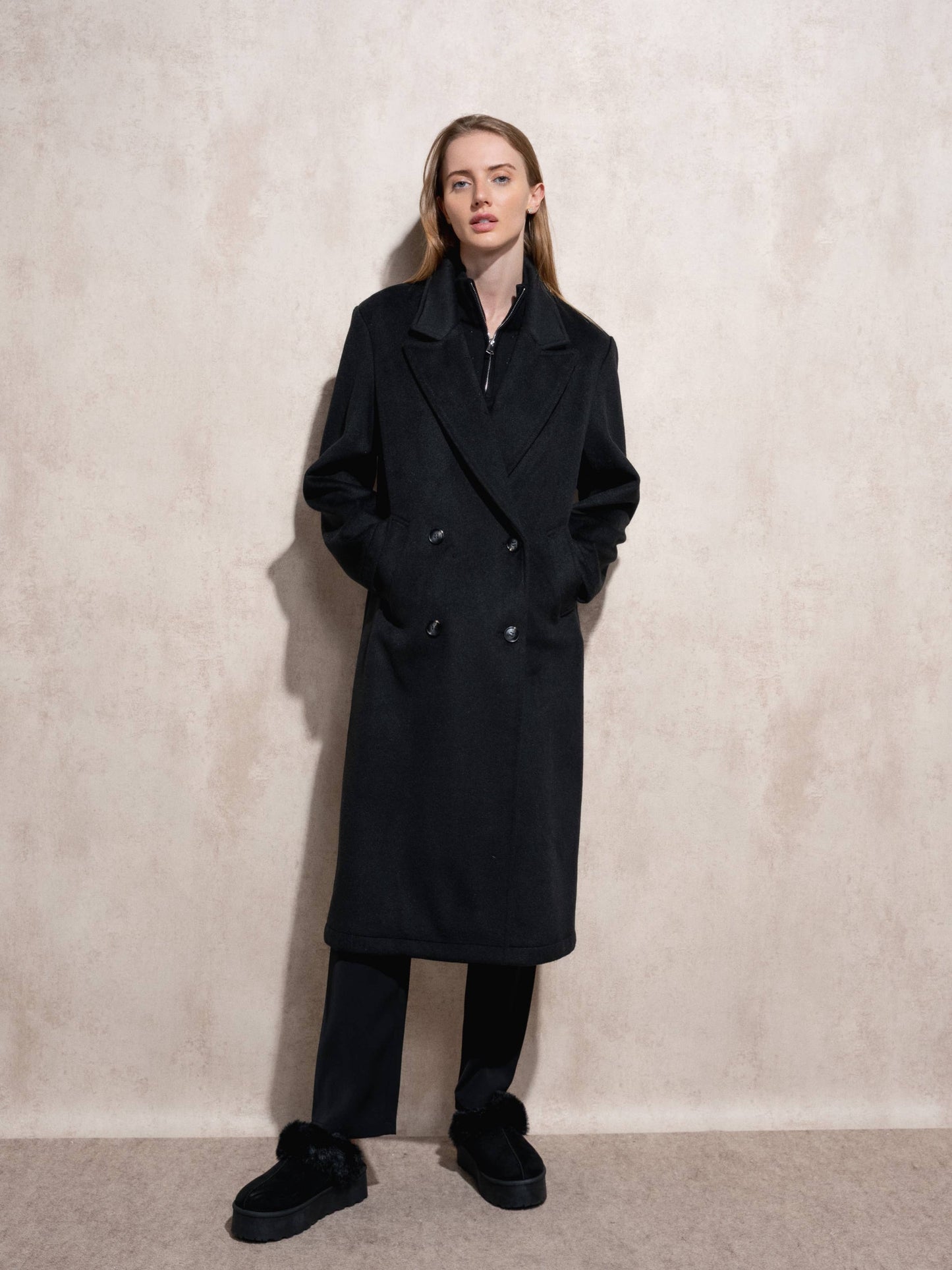 Cappotto lungo doppiopetto con revers
