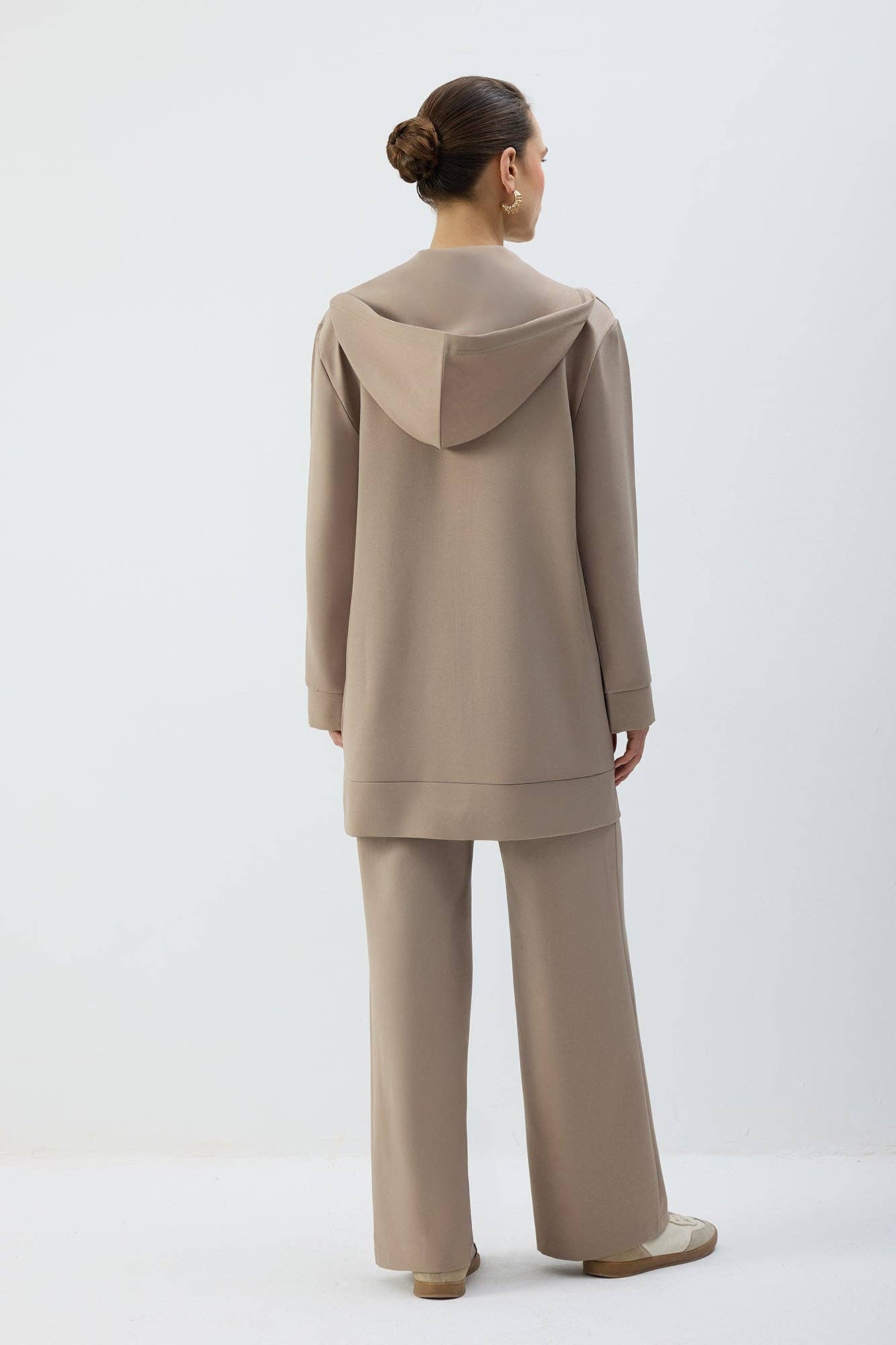 Giacca lunga con cappuccio e zip