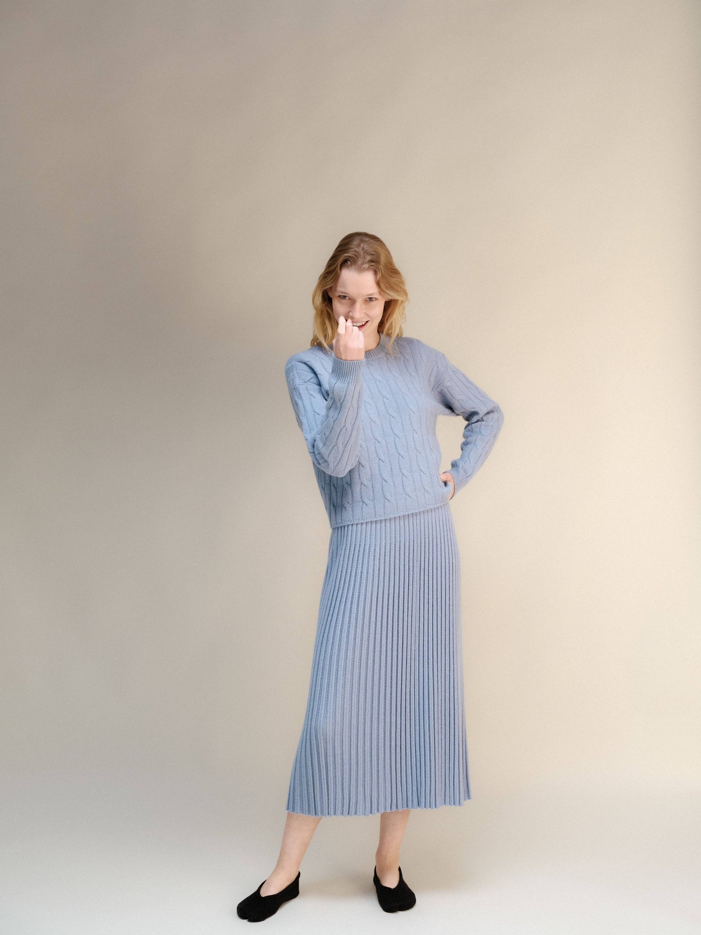 Maglione corto a trecce in misto cashmere girocollo