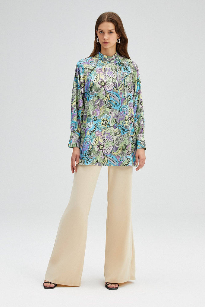 Tunica multicolor con stampa geometrica e collo alla coreana