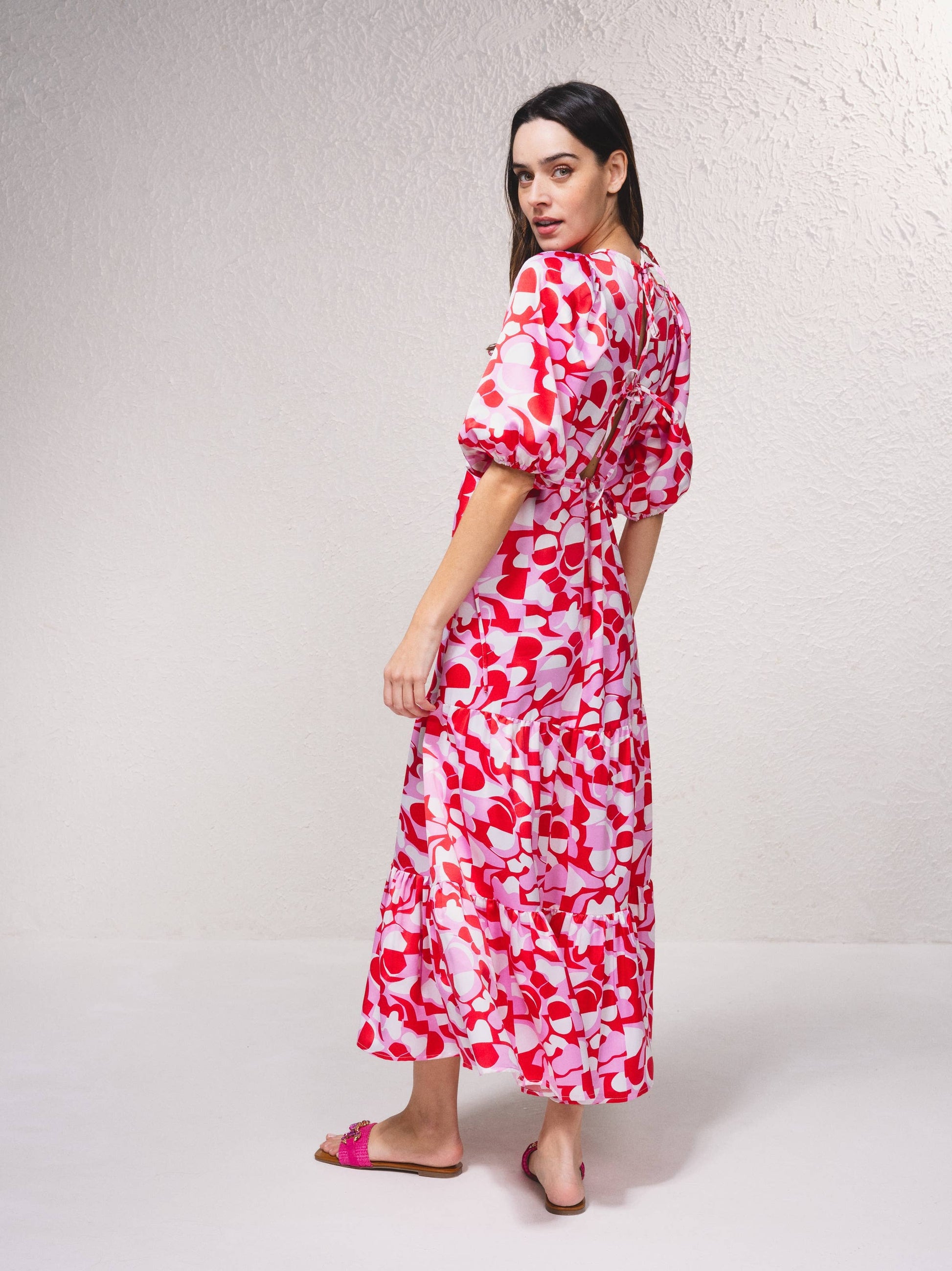 Abito lungo in satin con schiena scoperta