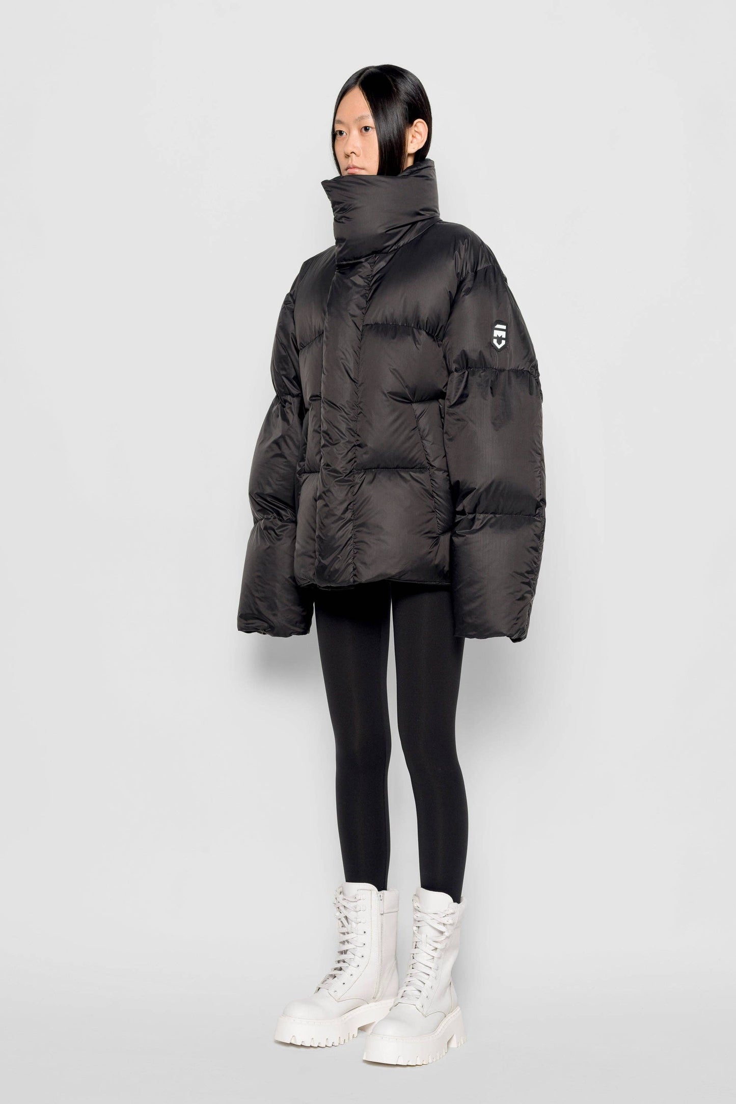 Piumino Oversize Nero con Collo Alto