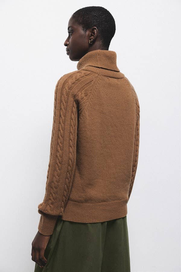 Maglione dolcevita a trecce in lana