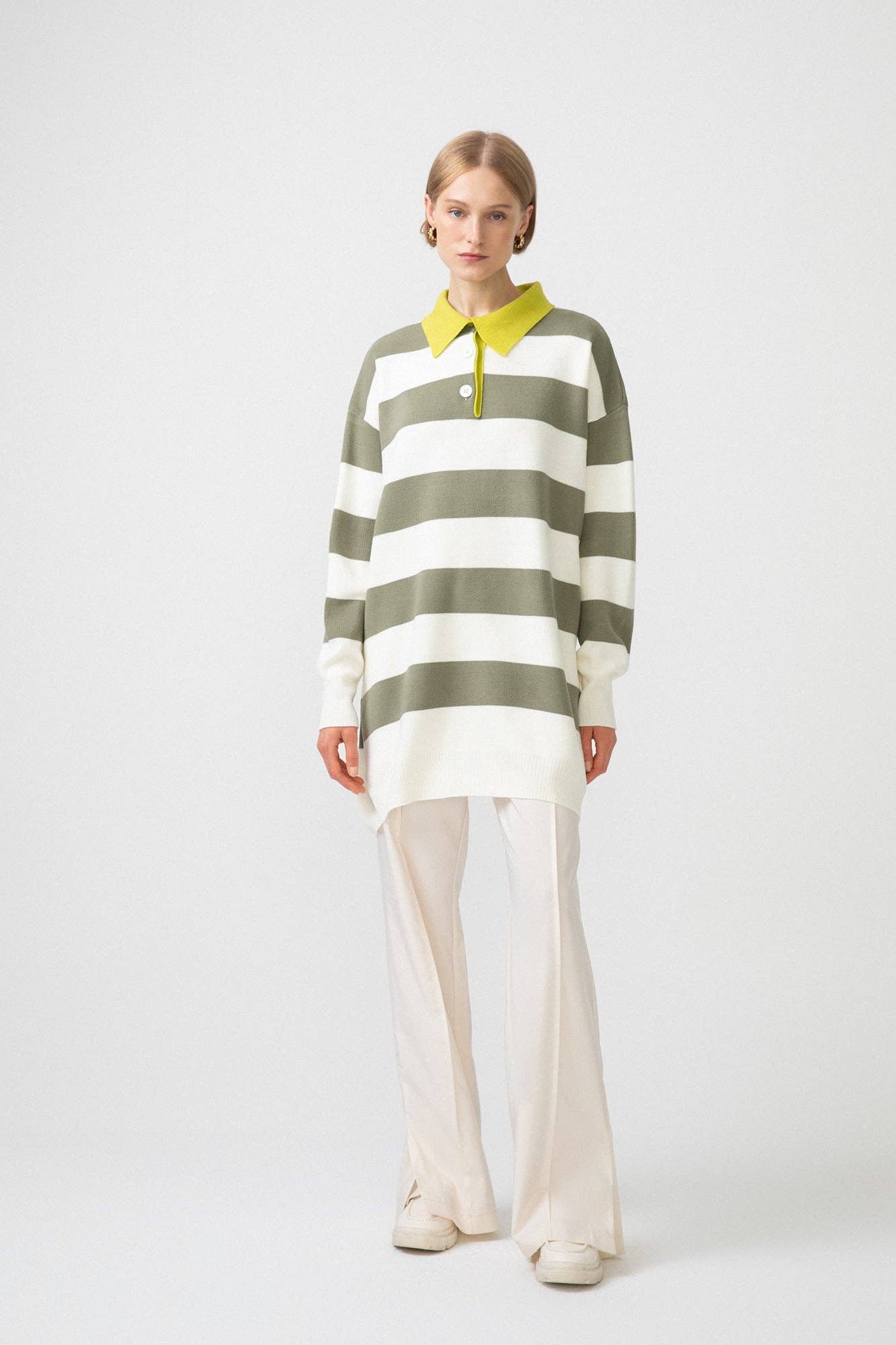 Maglione oversize a righe con colletto polo