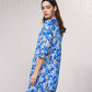 Blusa lunga in satin stampato blu