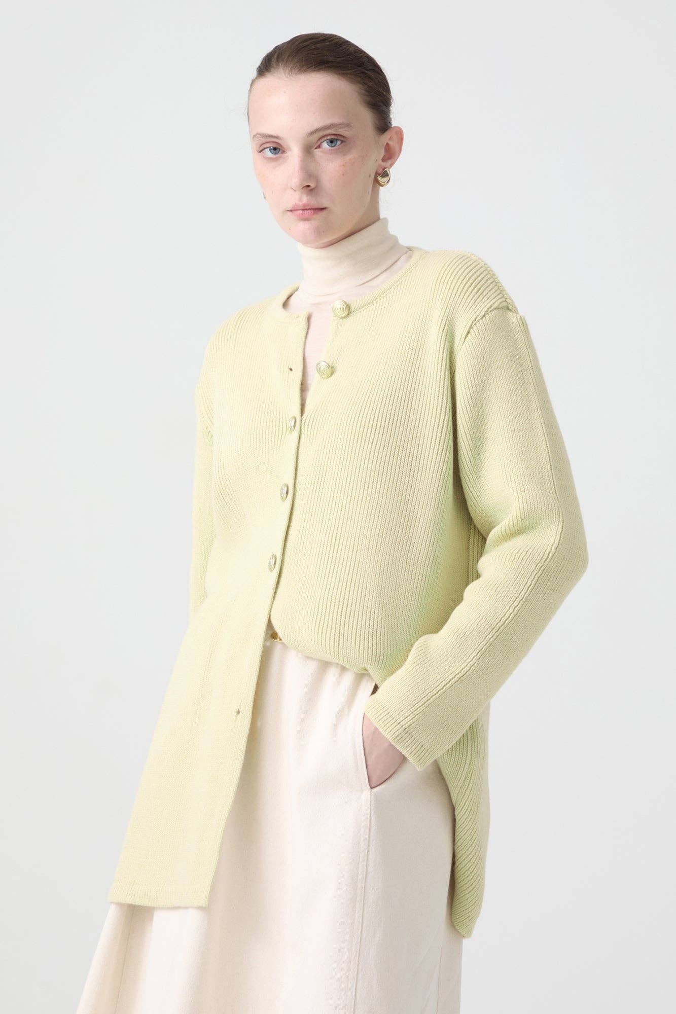 Cardigan lungo con bottoni color crema