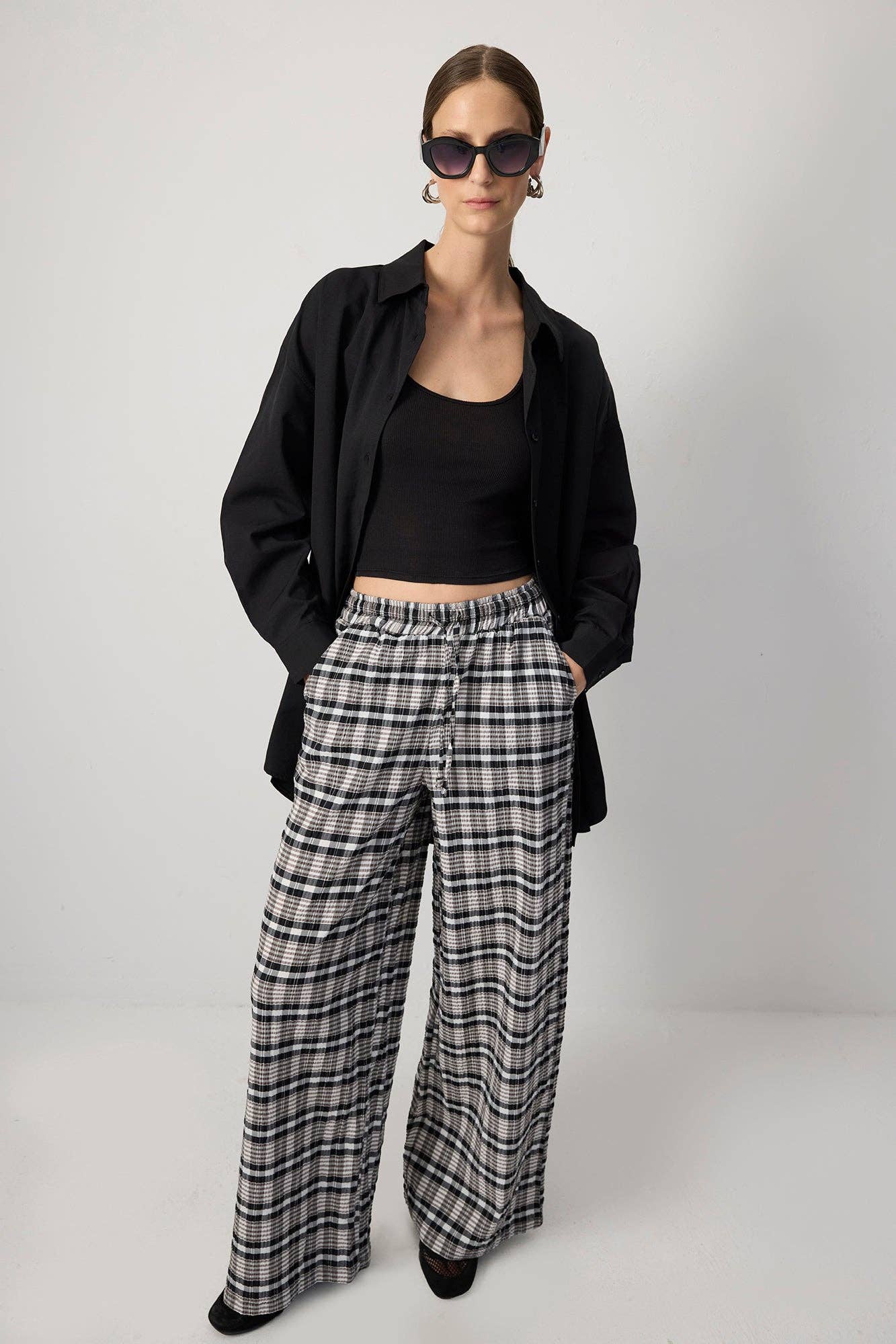 Pantaloni palazzo a quadri con vita elasticizzata