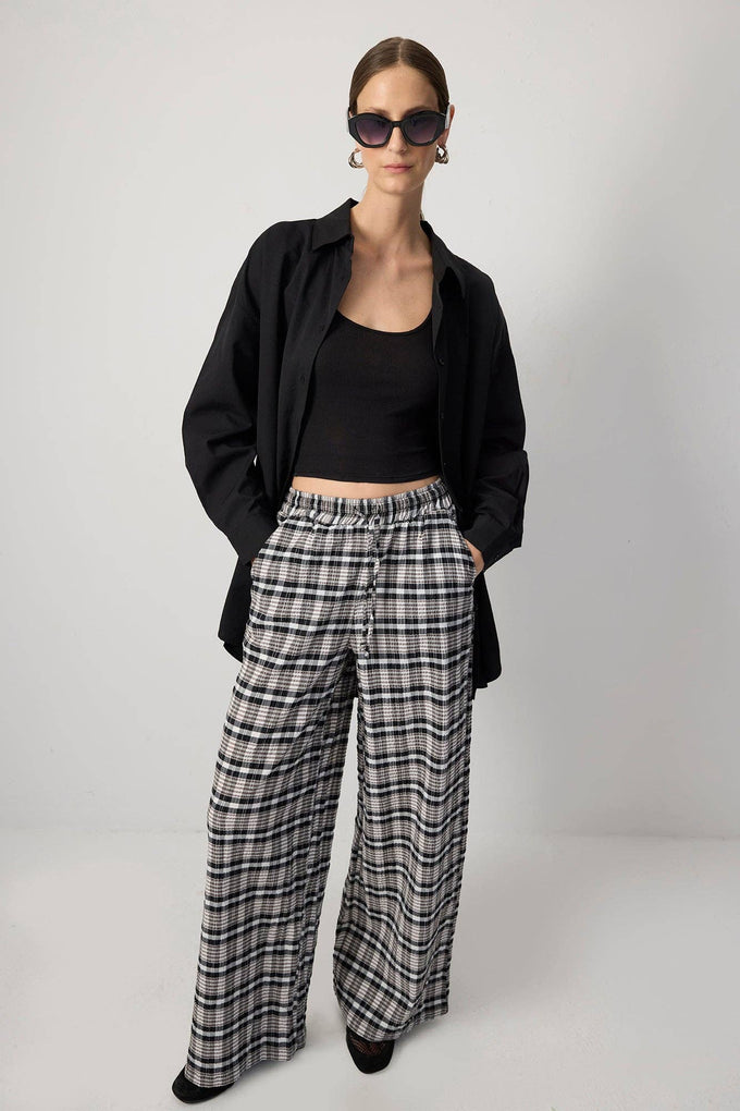 Pantaloni palazzo a quadri con vita elasticizzata