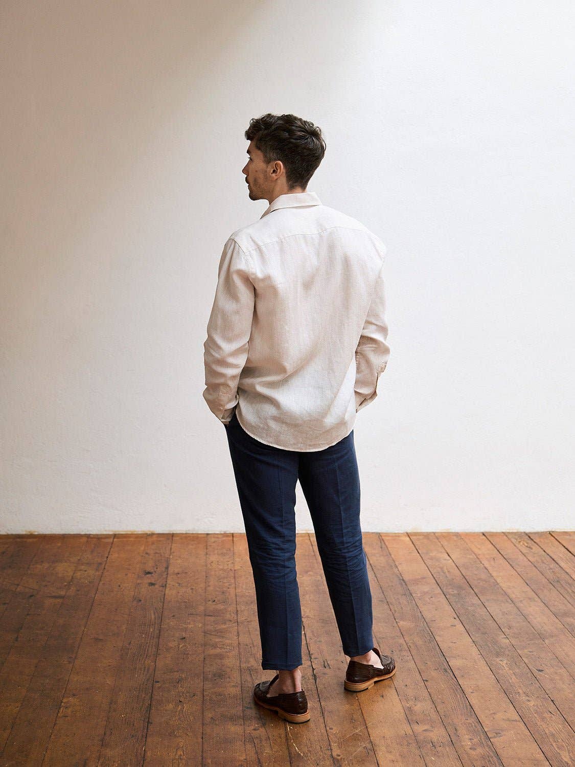 Camicia in lino sartoriale su misura in colore naturale