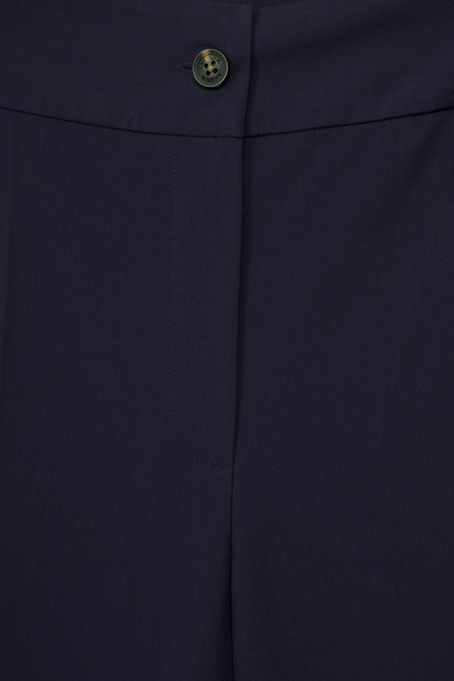 Pantaloni sartoriali essenziali con tasche oblique