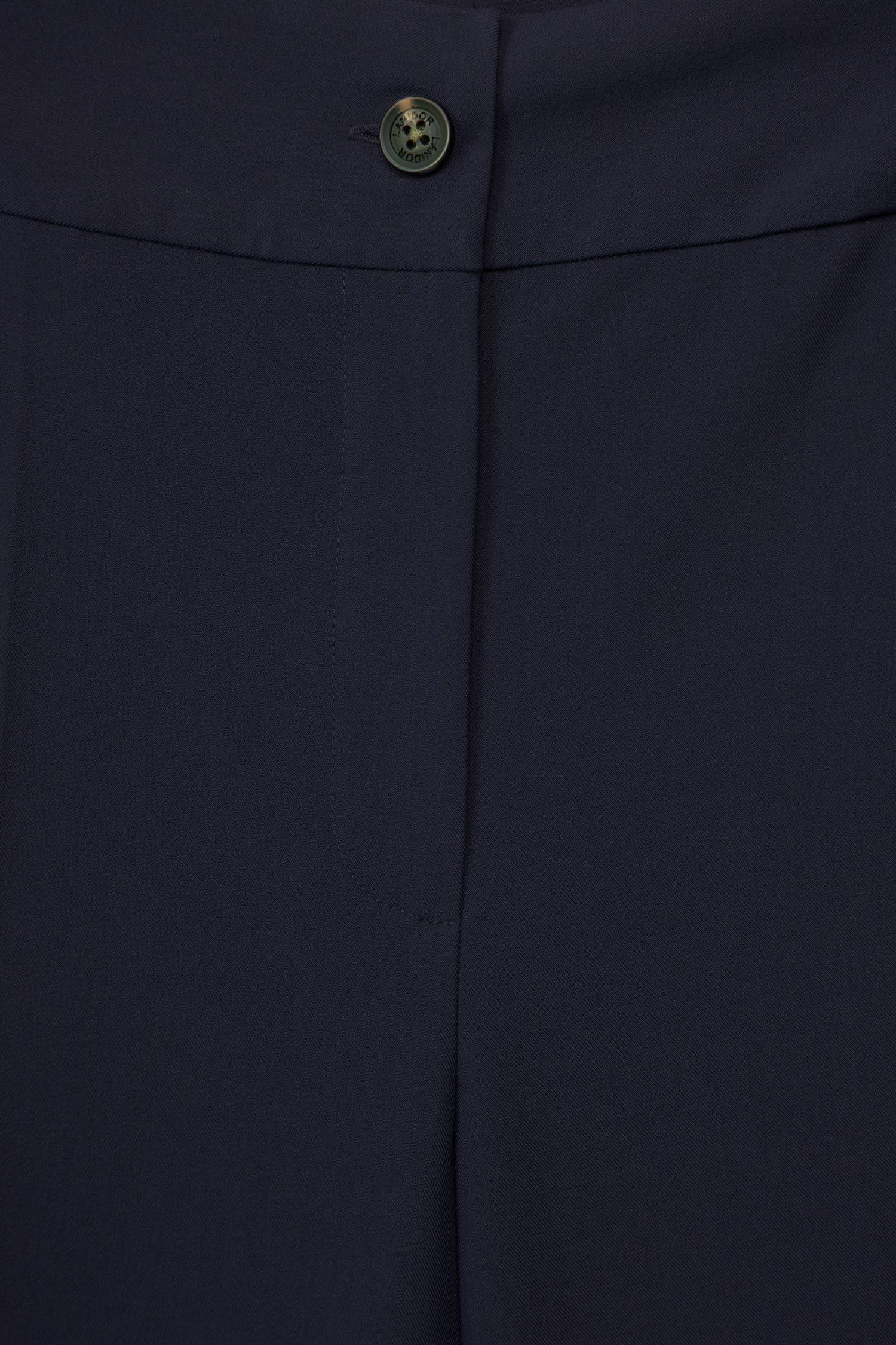 Pantaloni sartoriali essenziali con tasche oblique