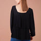 Blusa plissettata nera con scollo squadrato