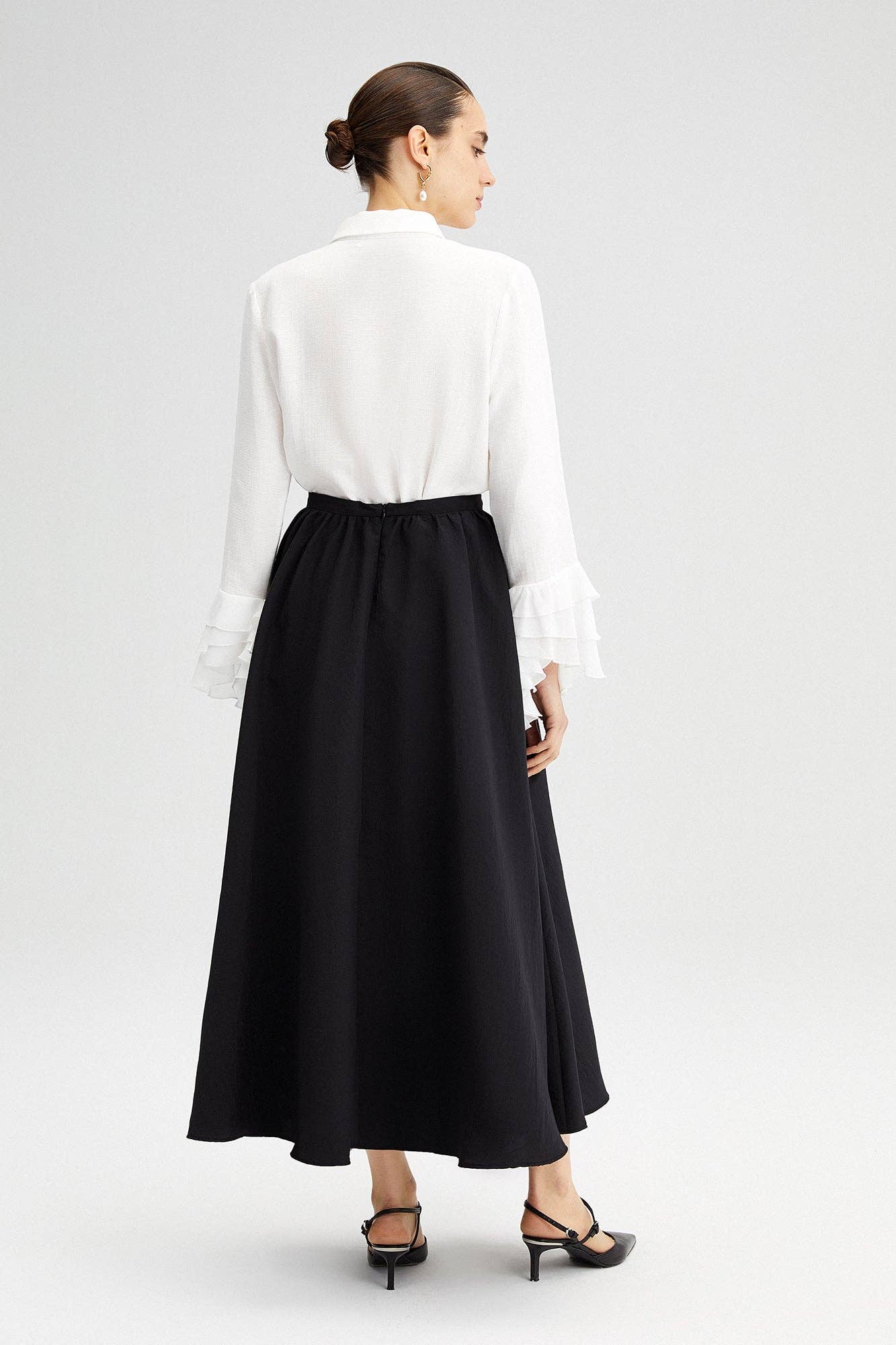 Gonna midi nera con volant