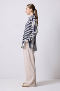 Camicia lunga a righe verticali con taschino