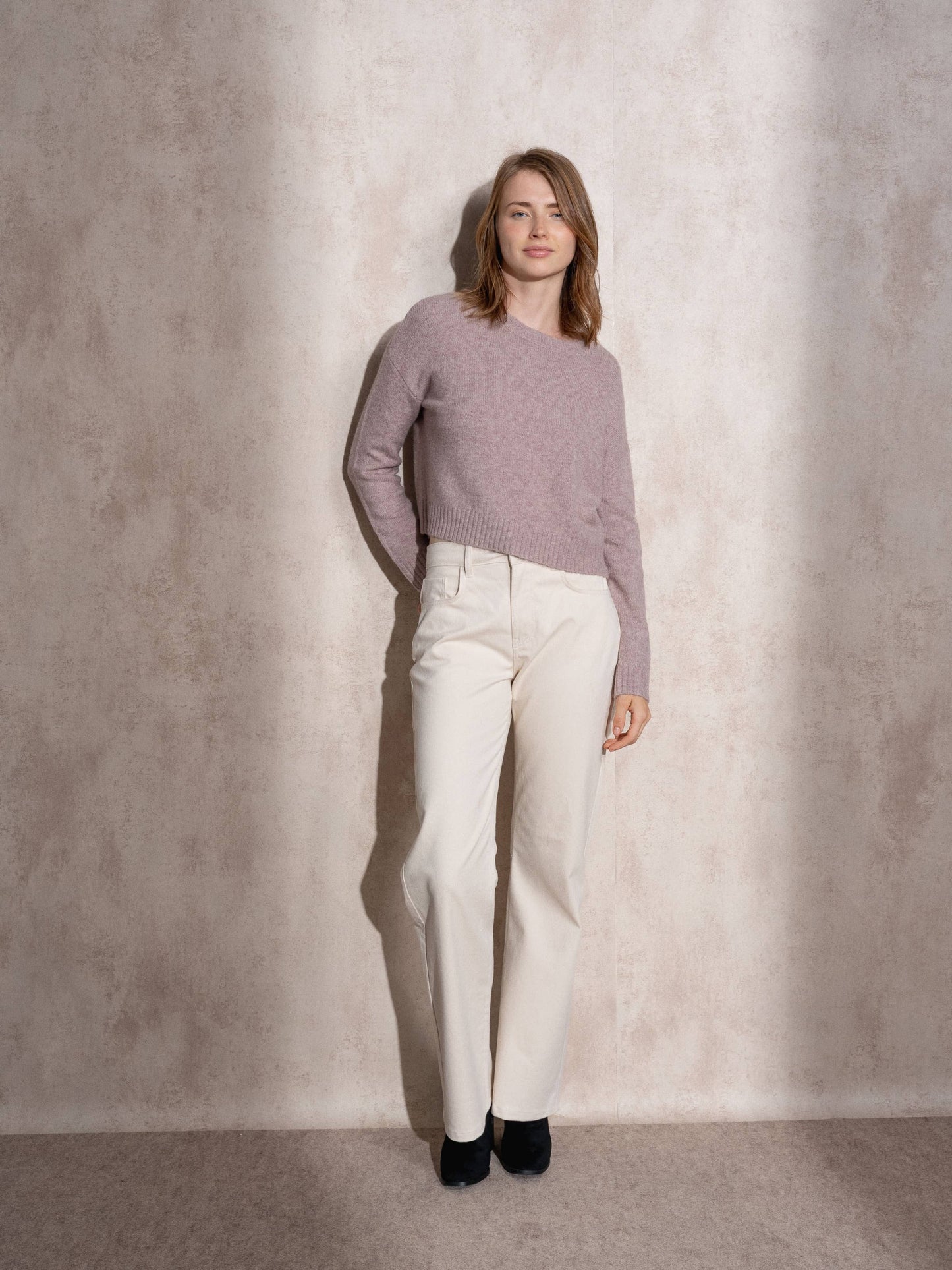 Maglia girocollo cropped in maglia morbida