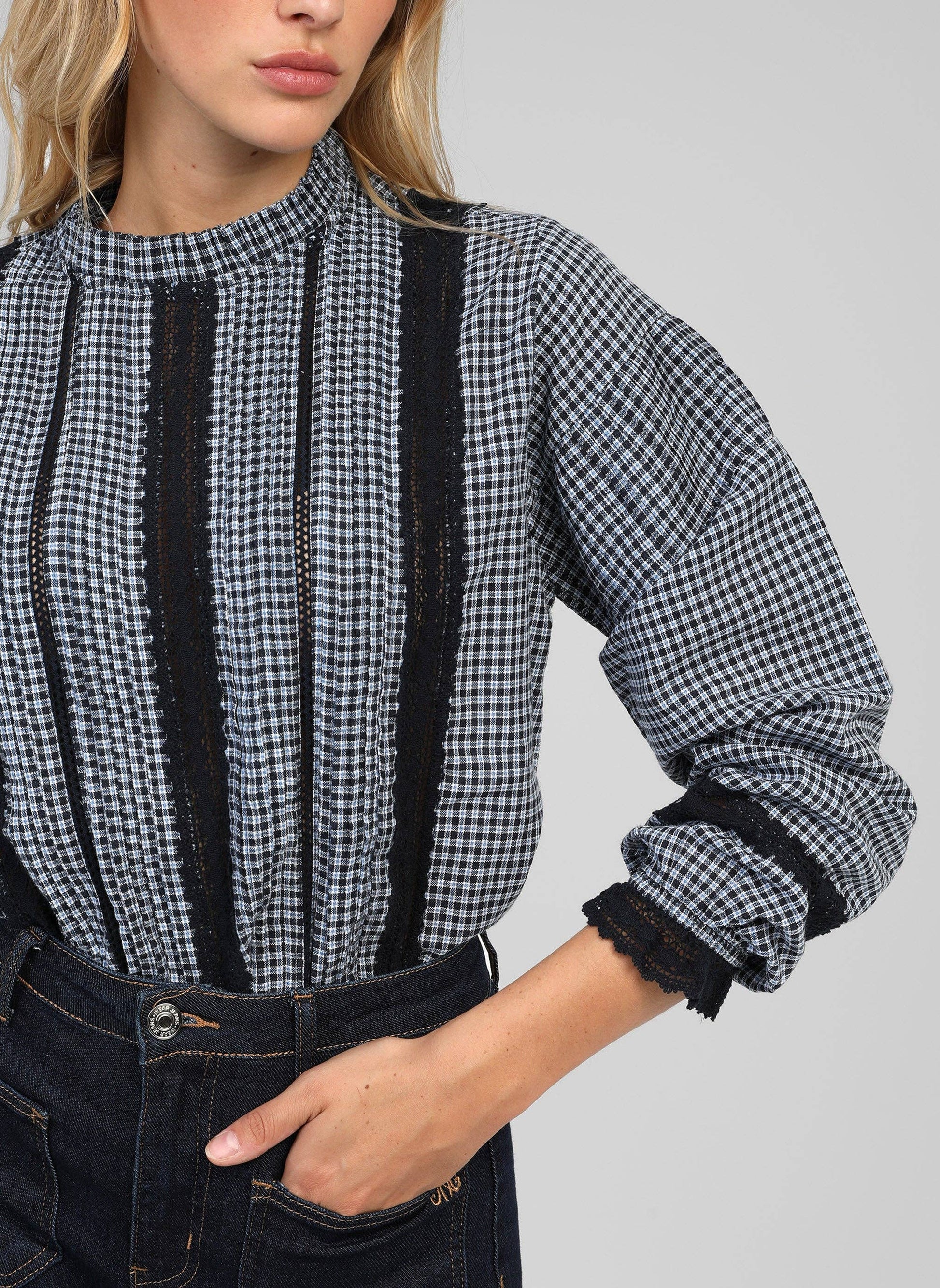 Camicia Saminay a quadri con pizzo e collo alto