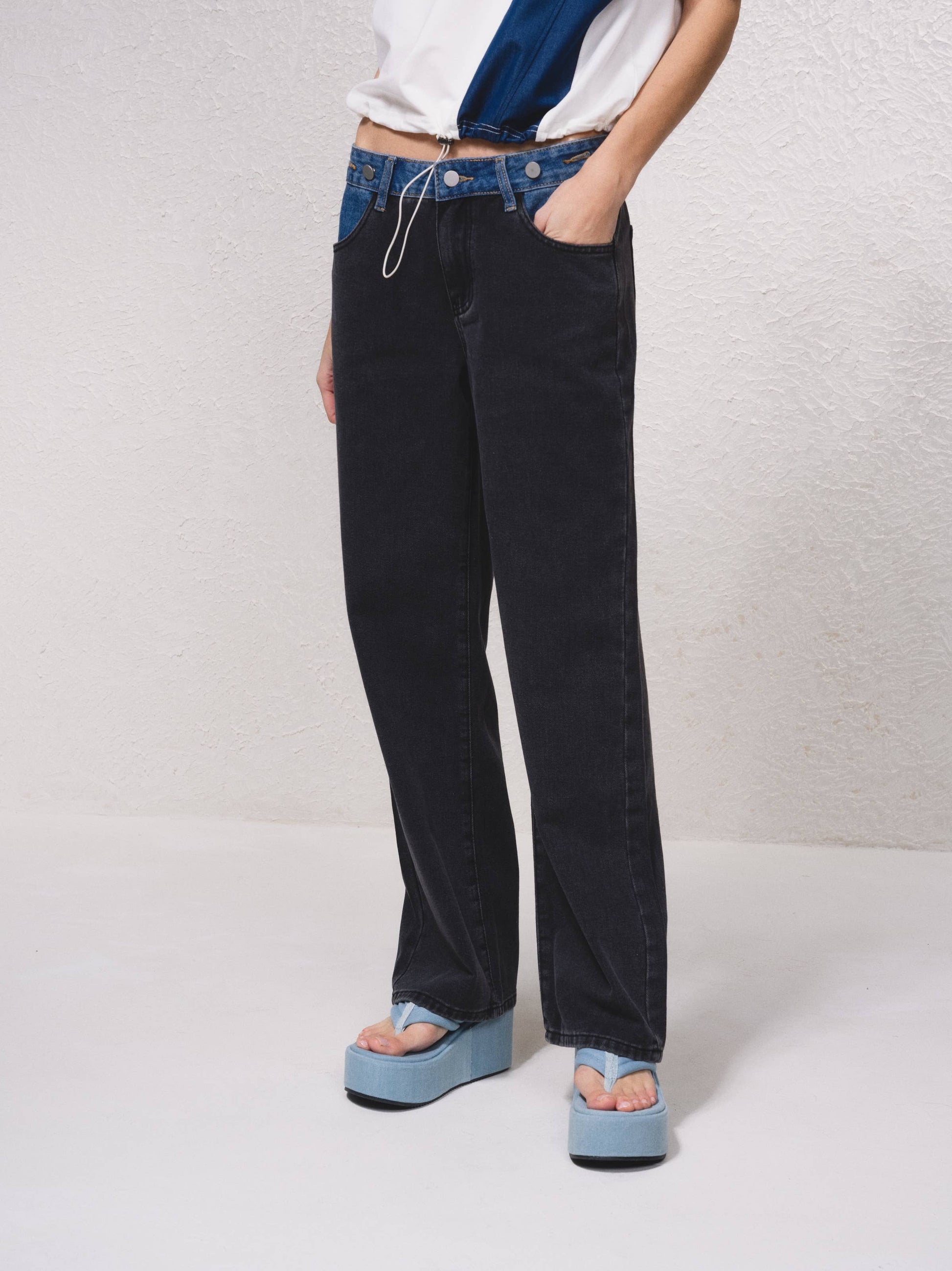 Jeans bicolore in denim con tasche zip