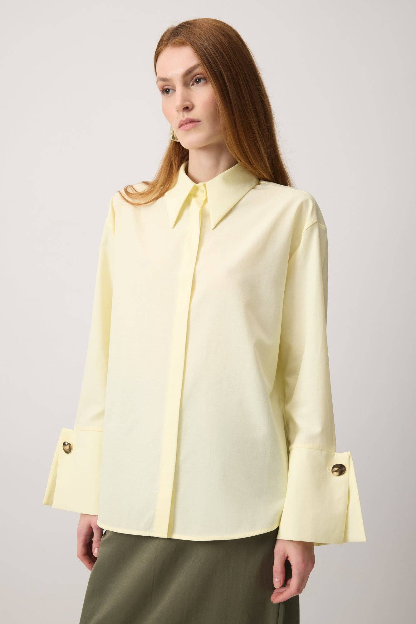 Camicia corta in popeline con polsini larghi