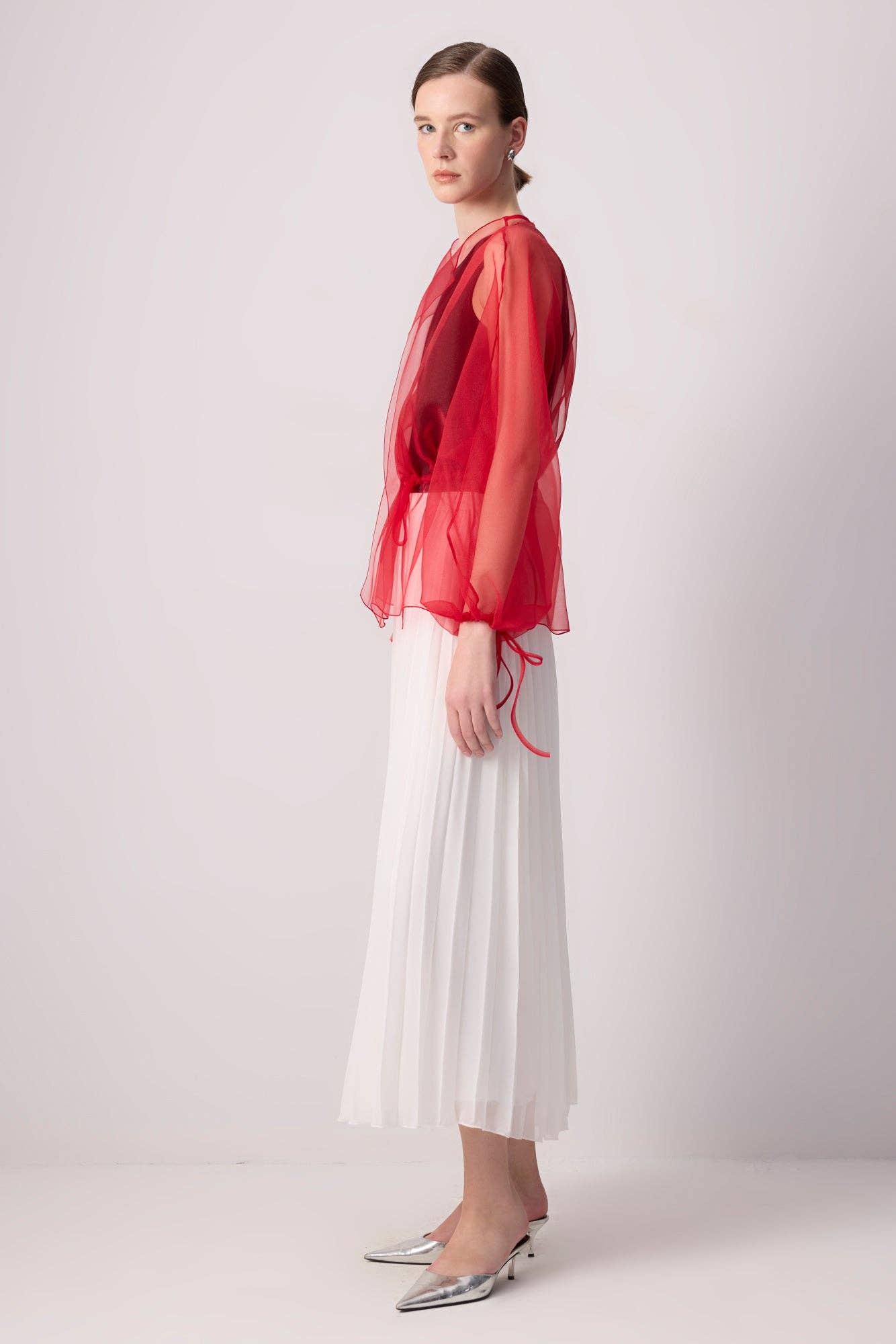 Giacca in organza trasparente con cintura rossa